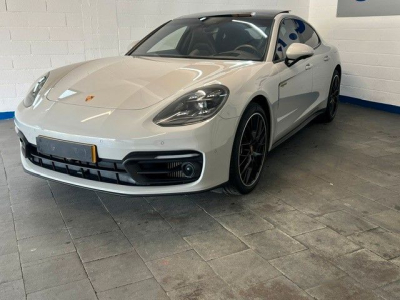 Porsche Panamera 4 E-Hybrid Platinum Edition