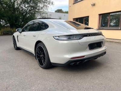 Porsche Panamera 4 E-Hybrid Platinum Edition
