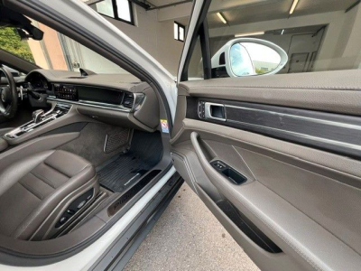 Porsche Panamera 4 E-Hybrid Platinum Edition