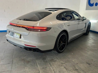 Porsche Panamera 4 E-Hybrid Platinum Edition