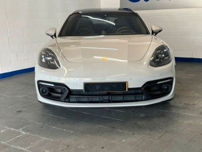 Porsche Panamera 4 E-Hybrid Platinum Edition