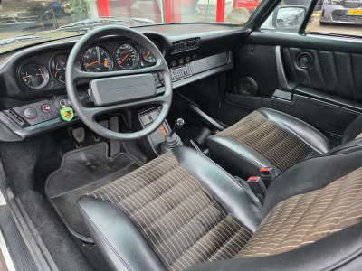 Porsche 911 Porsche 911 231CV Europa Schekheft und Historie plus carnet
