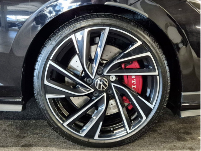 Volkswagen Golf GTI 2.0 TSI 300 CLUBSPORT BLACK STYLE HEAD UP HARMAN KARDON PANO CUIR NAVI