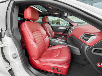 Maserati Ghibli 3.0 V6 S  Q4 Automatik/ Xénon/Camera/Carbonne/20/Leder/VOLL