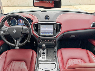 Maserati Ghibli 3.0 V6 S  Q4 Automatik/ Xénon/Camera/Carbonne/20/Leder/VOLL