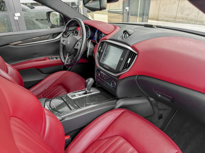 Maserati Ghibli 3.0 V6 S  Q4 Automatik/ Xénon/Camera/Carbonne/20/Leder/VOLL