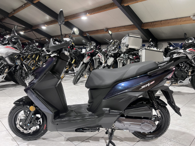 SYM Jet 4 RX 50 Classe A  25 Km/h DEBRIDER ET TOP CASE INCLUS