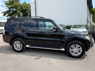 Mitsubishi Pajero Sport Pajero 3.2 DI-D Instyle/7xSitzer/Leder/Pano/