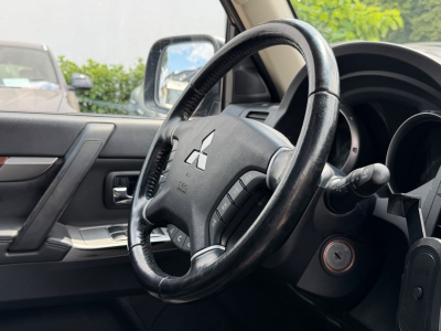 Mitsubishi Pajero Sport Pajero 3.2 DI-D Instyle/7xSitzer/Leder/Pano/