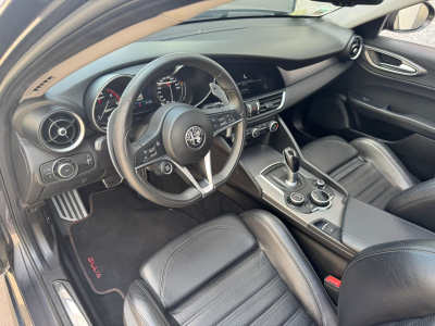 Alfa Romeo Giulia Giulia Veloce Q4 /211 CV /19/PANO/CAMERA/CUIR/VOLL