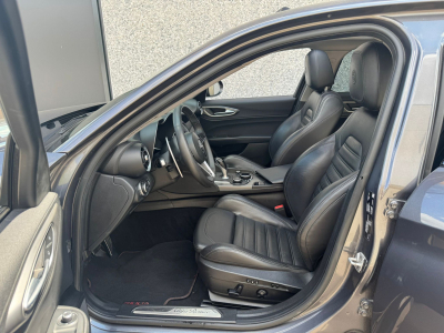 Alfa Romeo Giulia Giulia Veloce Q4 /211 CV /19/PANO/CAMERA/CUIR/VOLL