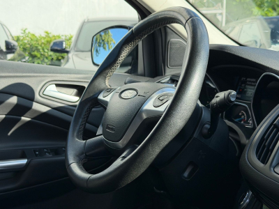 Ford Kuga Individual 4X4/132 KW/1.HAND/KAMERA/