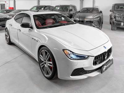 Maserati Ghibli 3.0 V6 S  Q4 Automatik/ Xénon/Camera/Carbonne/20/Leder/VOLL