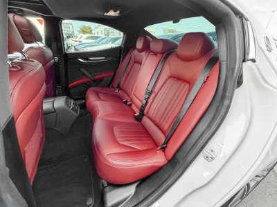 Maserati Ghibli 3.0 V6 S  Q4 Automatik/ Xénon/Camera/Carbonne/20/Leder/VOLL