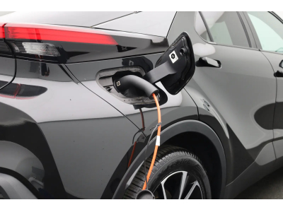 Toyota C-HR 2.0  VVT-I 223 PHEV Team