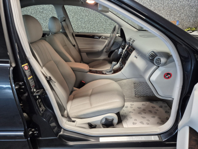 Mercedes-Benz C 240 V6 AUTO CUIR 1 HAND new Model