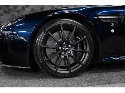 Aston Martin V12 Vantage S ROADSTER - Ultramarine Black