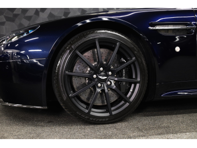 Aston Martin V12 Vantage S ROADSTER - Ultramarine Black