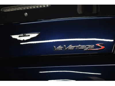 Aston Martin V12 Vantage S ROADSTER - Ultramarine Black