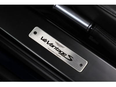 Aston Martin V12 Vantage S ROADSTER - Ultramarine Black
