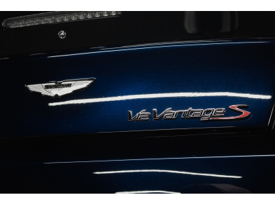 Aston Martin V12 Vantage S ROADSTER - Ultramarine Black