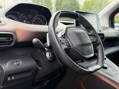 Peugeot Rifter BlueHDi 130 GT L1 5-Sitzer7AUTOMATIK/PANO