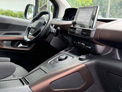 Peugeot Rifter BlueHDi 130 GT L1 5-Sitzer7AUTOMATIK/PANO