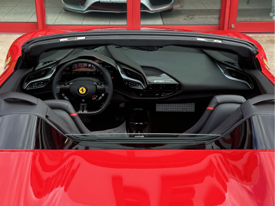 Ferrari SF90 Spider REPRISES POSSIBLE ... INZAHLUNGEN MÖGLICH Full options Great best comfort seats 1 HAND