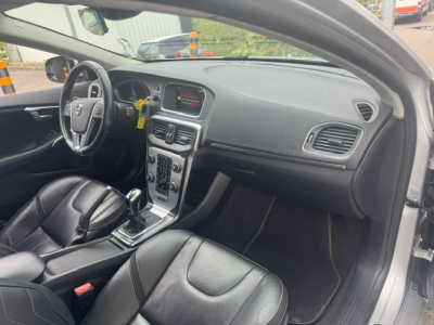 Volvo V40 VOLVO V40 OCEAN RACE 2.0 D LEDER LED NAVI AHK