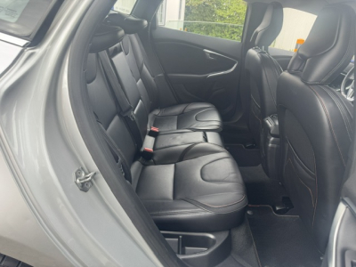 Volvo V40 VOLVO V40 OCEAN RACE 2.0 D LEDER LED NAVI AHK