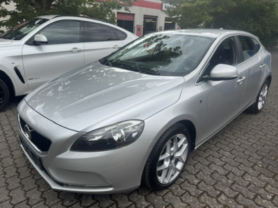 Volvo V40 VOLVO V40 OCEAN RACE 2.0 D LEDER LED NAVI AHK