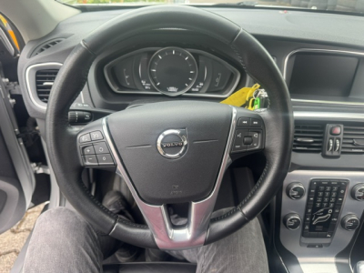 Volvo V40 VOLVO V40 OCEAN RACE 2.0 D LEDER LED NAVI AHK