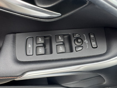 Volvo V40 VOLVO V40 OCEAN RACE 2.0 D LEDER LED NAVI AHK