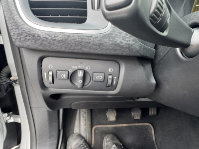 Volvo V40 VOLVO V40 OCEAN RACE 2.0 D LEDER LED NAVI AHK