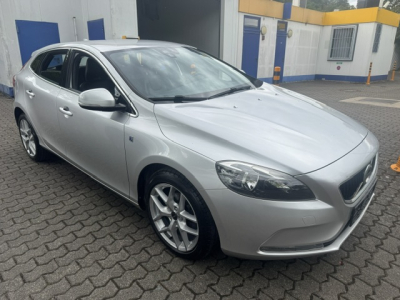 Volvo V40 VOLVO V40 OCEAN RACE 2.0 D LEDER LED NAVI AHK