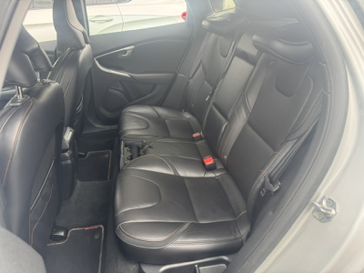 Volvo V40 VOLVO V40 OCEAN RACE 2.0 D LEDER LED NAVI AHK