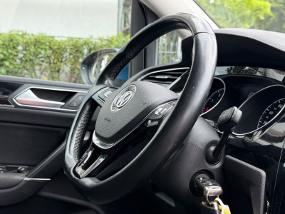 Volkswagen Touran Highline BMT/Start-Stopp/1.Hand/7xSitzer