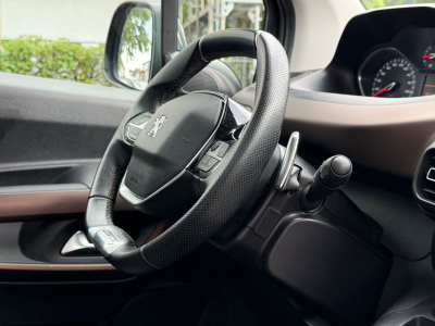 Peugeot Rifter BlueHDi 130 GT L1 5-Sitzer7AUTOMATIK/PANO