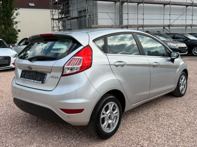 Ford Fiesta Titanium/5xTürer/Klimaautomatik/Alu