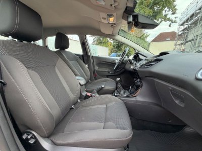 Ford Fiesta Titanium/5xTürer/Klimaautomatik/Alu