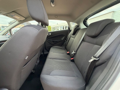 Ford Fiesta Titanium/5xTürer/Klimaautomatik/Alu