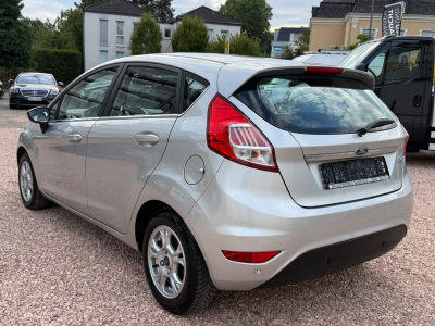 Ford Fiesta Titanium/5xTürer/Klimaautomatik/Alu
