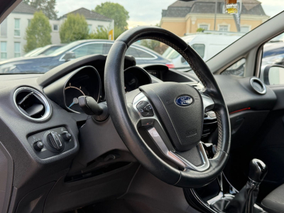 Ford Fiesta Titanium/5xTürer/Klimaautomatik/Alu