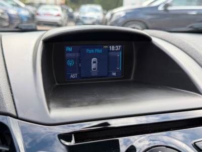 Ford Fiesta Titanium/5xTürer/Klimaautomatik/Alu