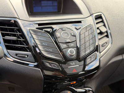 Ford Fiesta Titanium/5xTürer/Klimaautomatik/Alu