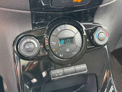 Ford Fiesta Titanium/5xTürer/Klimaautomatik/Alu