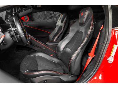 Ferrari Roma V8 - ROSSO CORSA