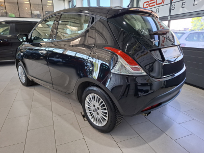 Lancia Ypsilon 1.2 1HAND, BLUETOOTH, PDC AV+ARR.,