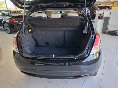 Lancia Ypsilon 1.2 1HAND, BLUETOOTH, PDC AV+ARR.,