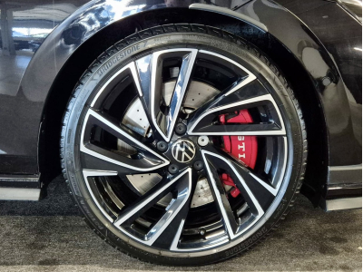 Volkswagen Golf GTI 2.0 TSI 300 CLUBSPORT BLACK STYLE HEAD UP HARMAN KARDON PANO CUIR NAVI
